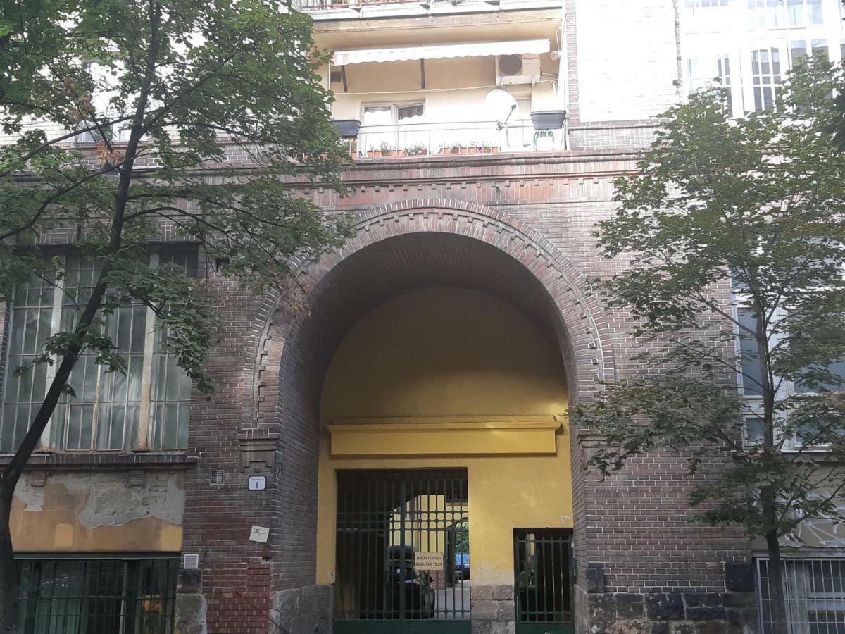 2 Bedroom Apartment Near Heroes Square Budapest Exterior photo