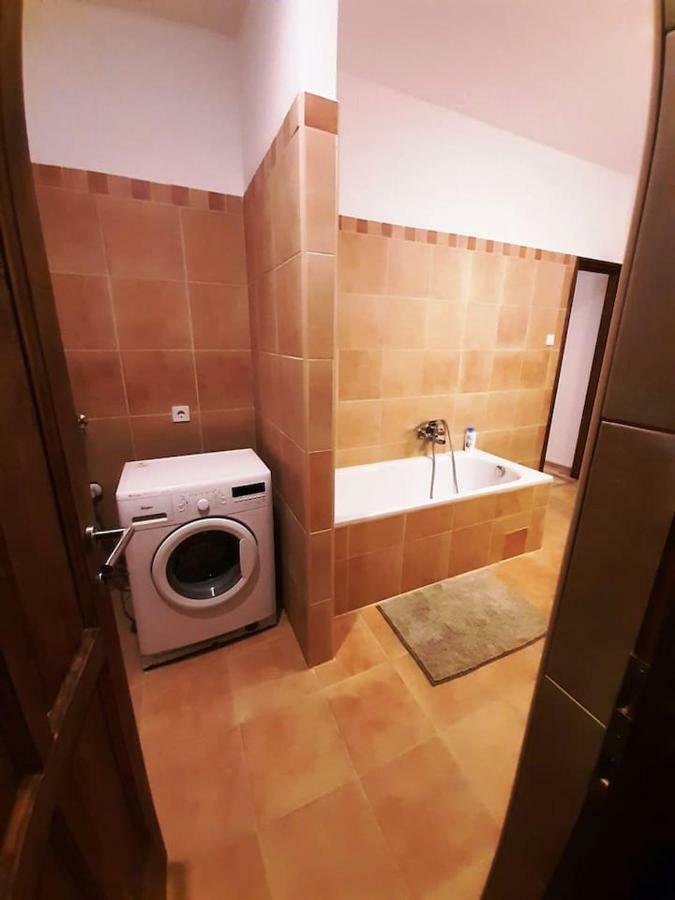 2 Bedroom Apartment Near Heroes Square Budapest Exterior photo