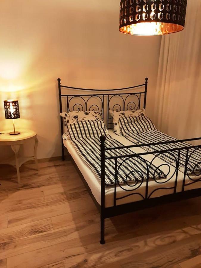 2 Bedroom Apartment Near Heroes Square Budapest Exterior photo