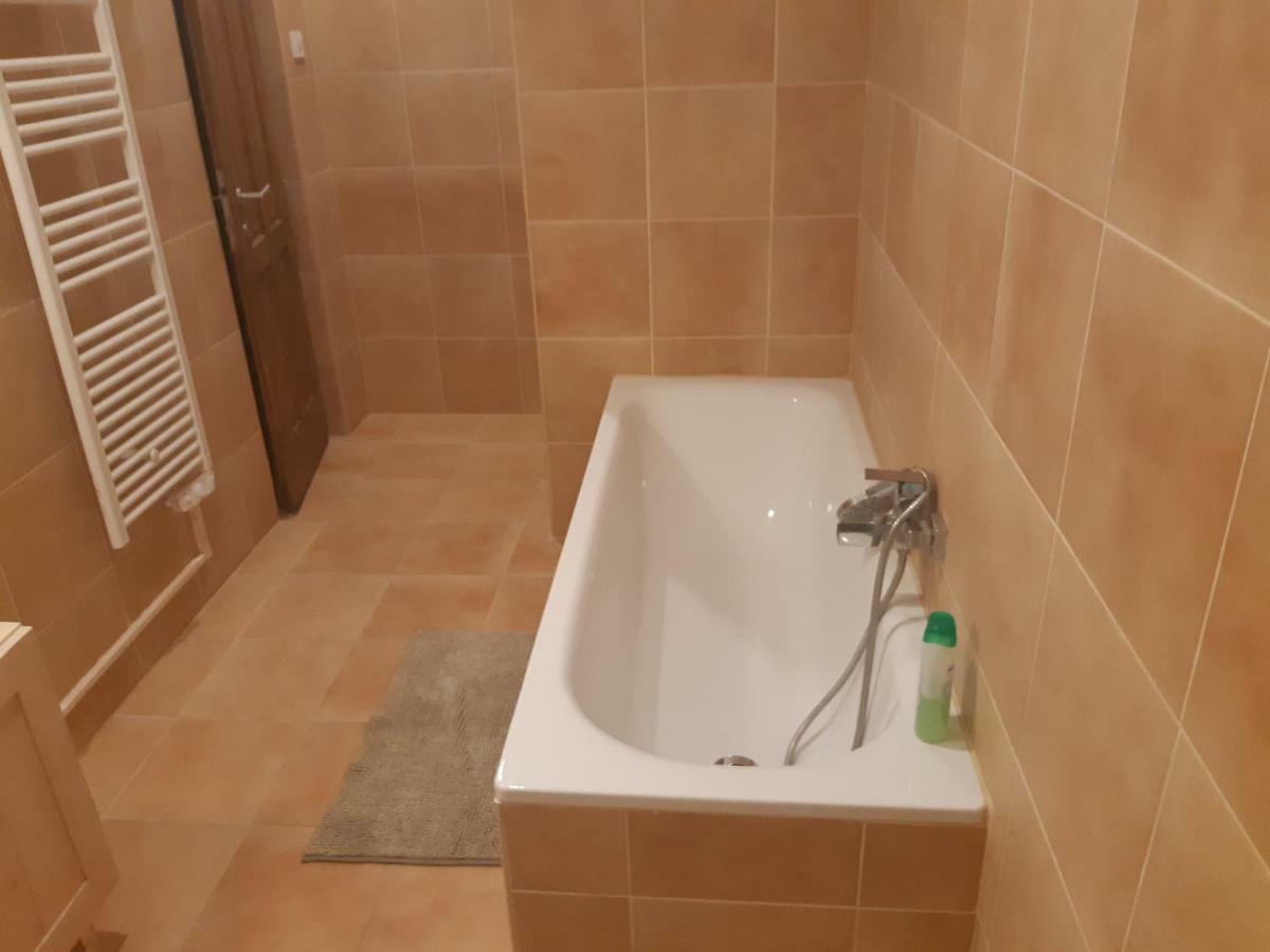 2 Bedroom Apartment Near Heroes Square Budapest Exterior photo